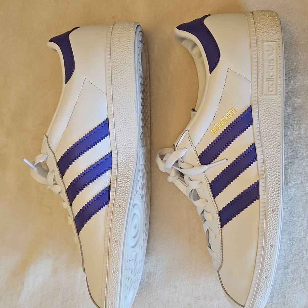 EUC Men's Adidas Munchen White and Purple Sneakers, Size 10 - Picture 2 of 7